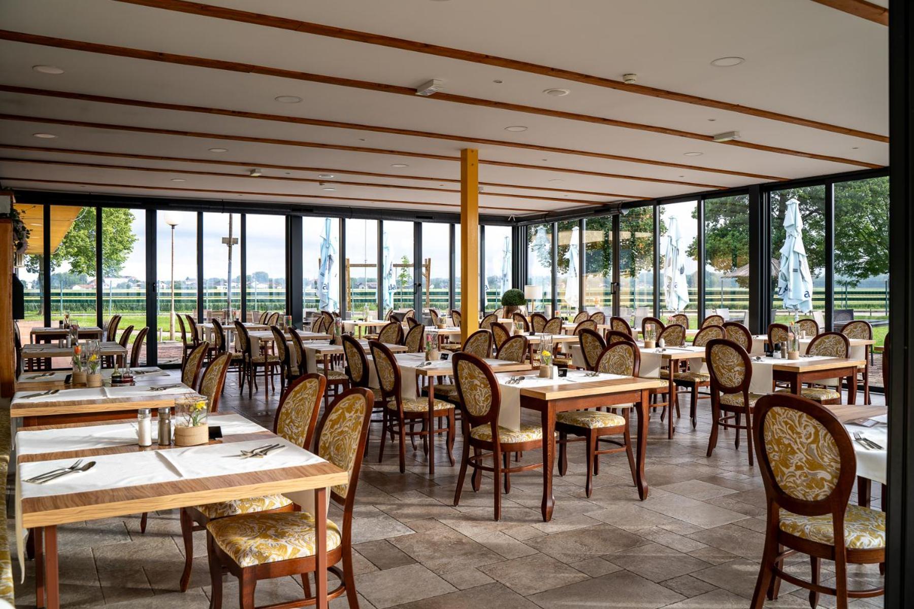 Terme Banovci - Mobilne Hiske Med Brajdami Hotel Ngoại thất bức ảnh