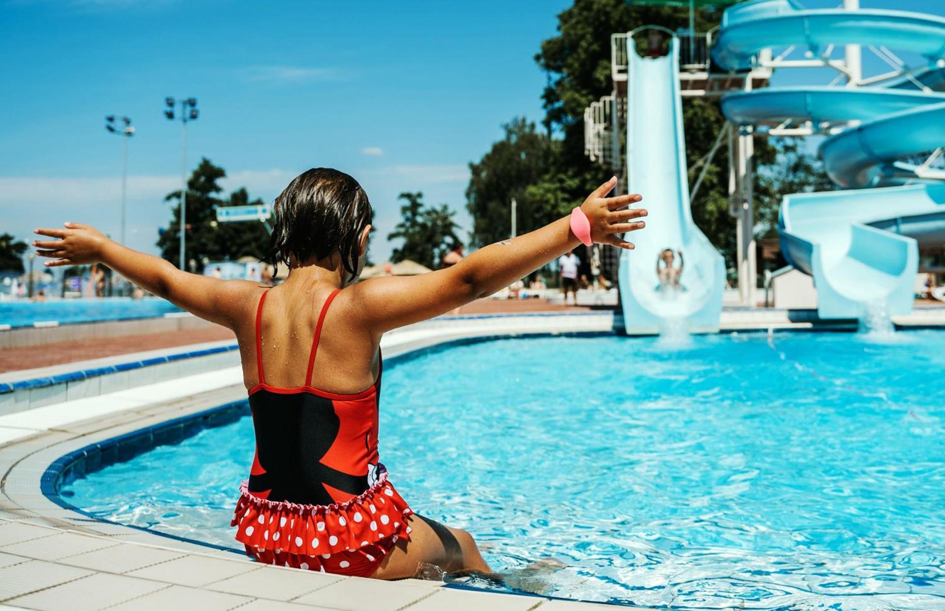 Terme Banovci - Mobilne Hiske Med Brajdami Hotel Ngoại thất bức ảnh